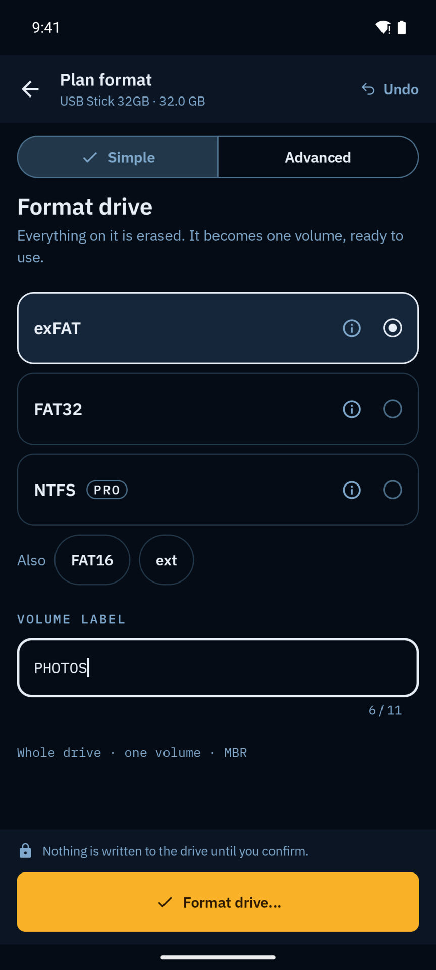 DriveForge planning a format of a 32 GB USB stick: exFAT selected, FAT32 and NTFS offered, and a volume label being typed.
